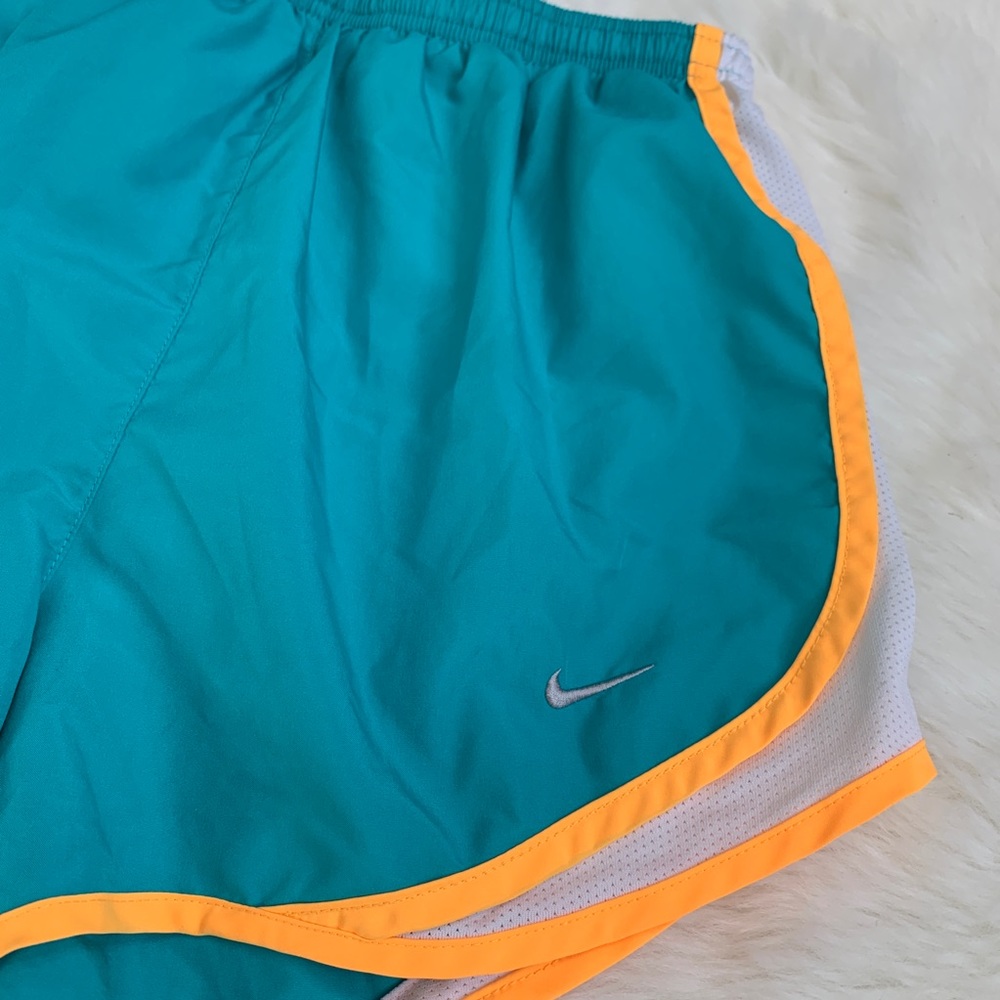 Nike Running Shorts - Picture 2 of 3